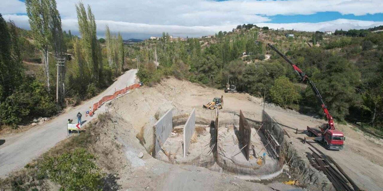 Demirci AAT’de betonarme imalatlar devam ediyor