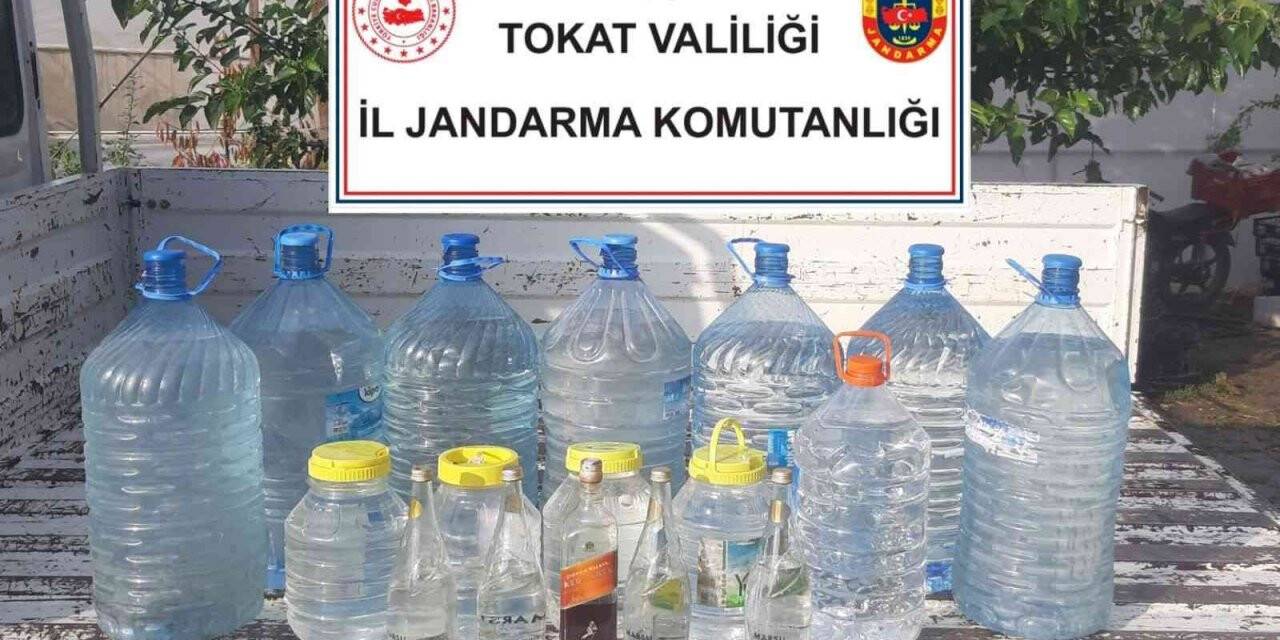 Tokat’ta bir ahırda 195 litre kaçak içki ele geçirildi