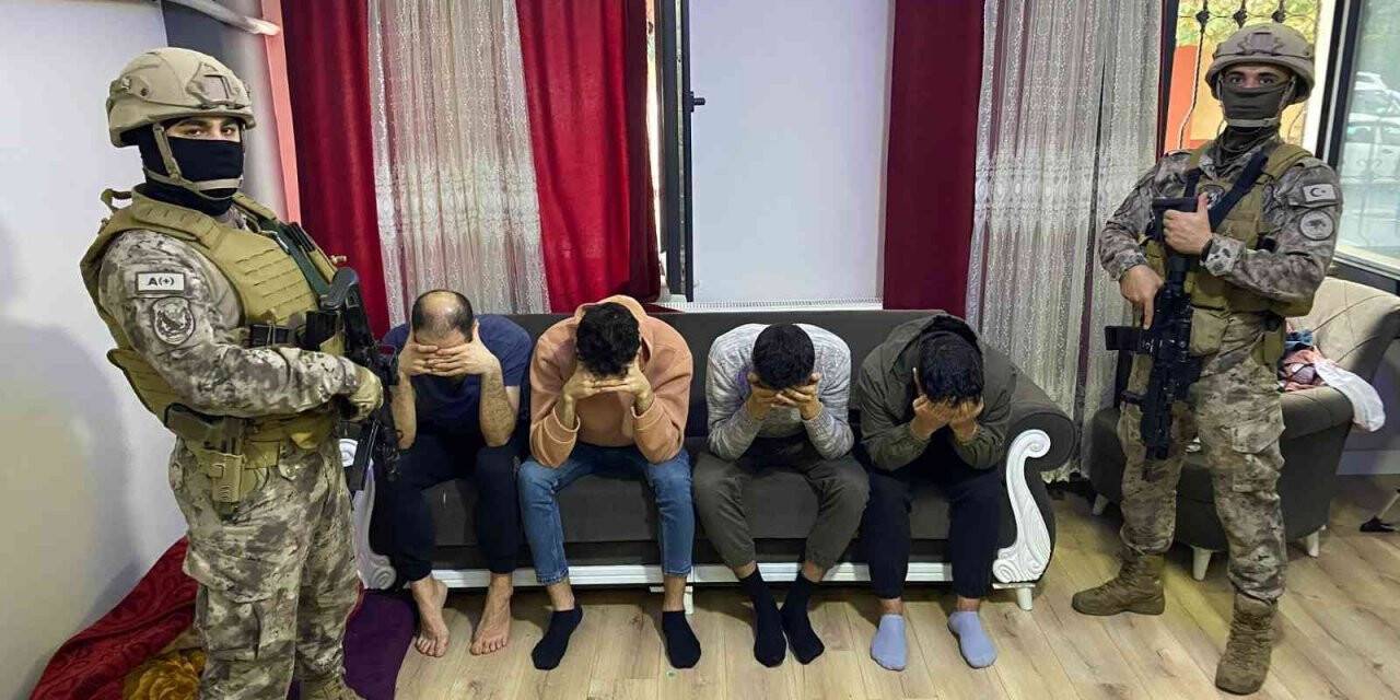 İstanbul’da sahte pasaport baskını: Baskın yapılan dairede gizli bölmeler bulundu