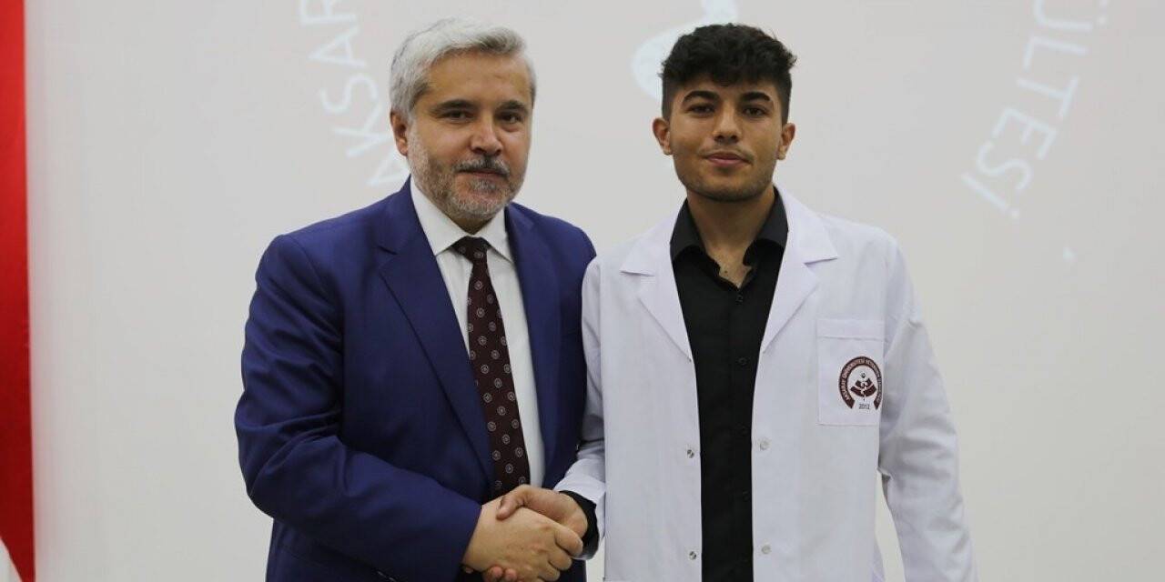 ASÜ’de 62 öğrenci beyaz önlük giyerek mesleğe ilk adımını attı