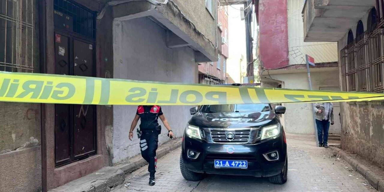 Sokakta oynayan 10 yaşındaki çocuk kurşunların hedefi oldu