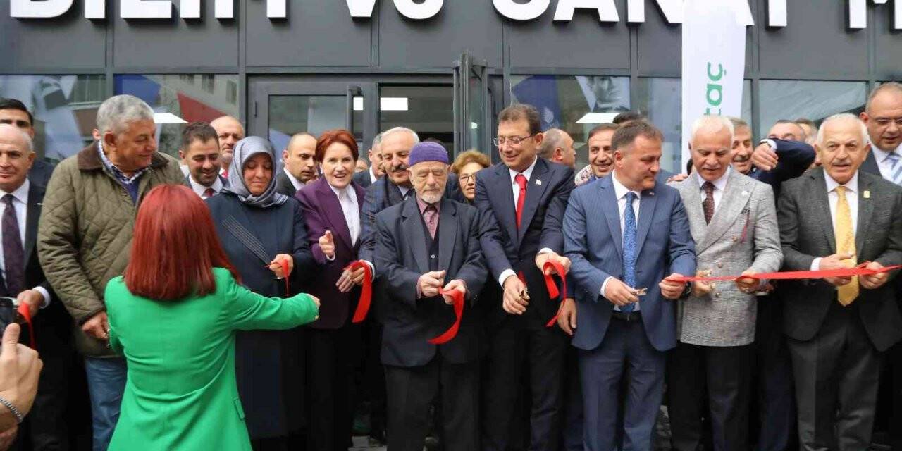 Akşener ve İmamoğlu Mustafa Canlı adına yapılan okulun açılışını gerçekleştirdi
