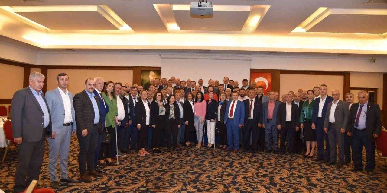 Vali Karadeniz, muhtarlarla yemekte bir araya geldi