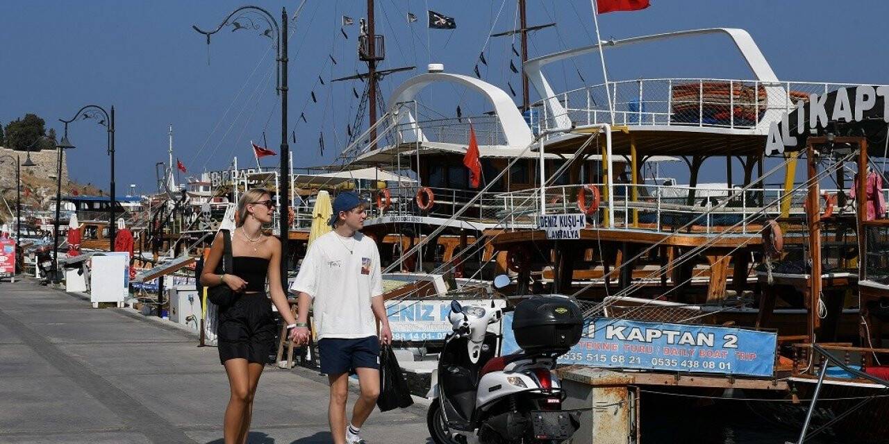 Kuşadası’nda yaz sezonu kruvaziyer bereketi ile devam ediyor