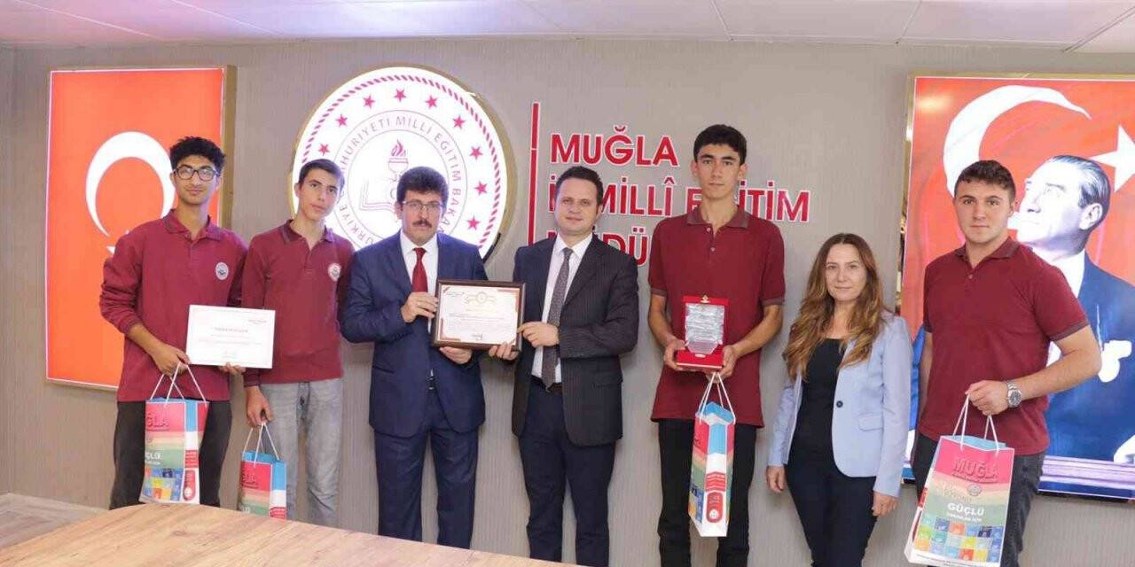 Başarılı öğrenciler İl Milli Eğitim Müdürü Çay ile görüştü