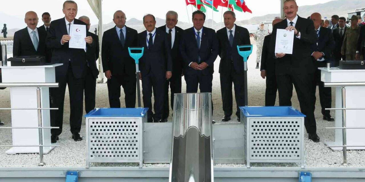 Cumhurbaşkanı Erdoğan, Kumlak Tren İstasyonu temel atma törenine katıldı