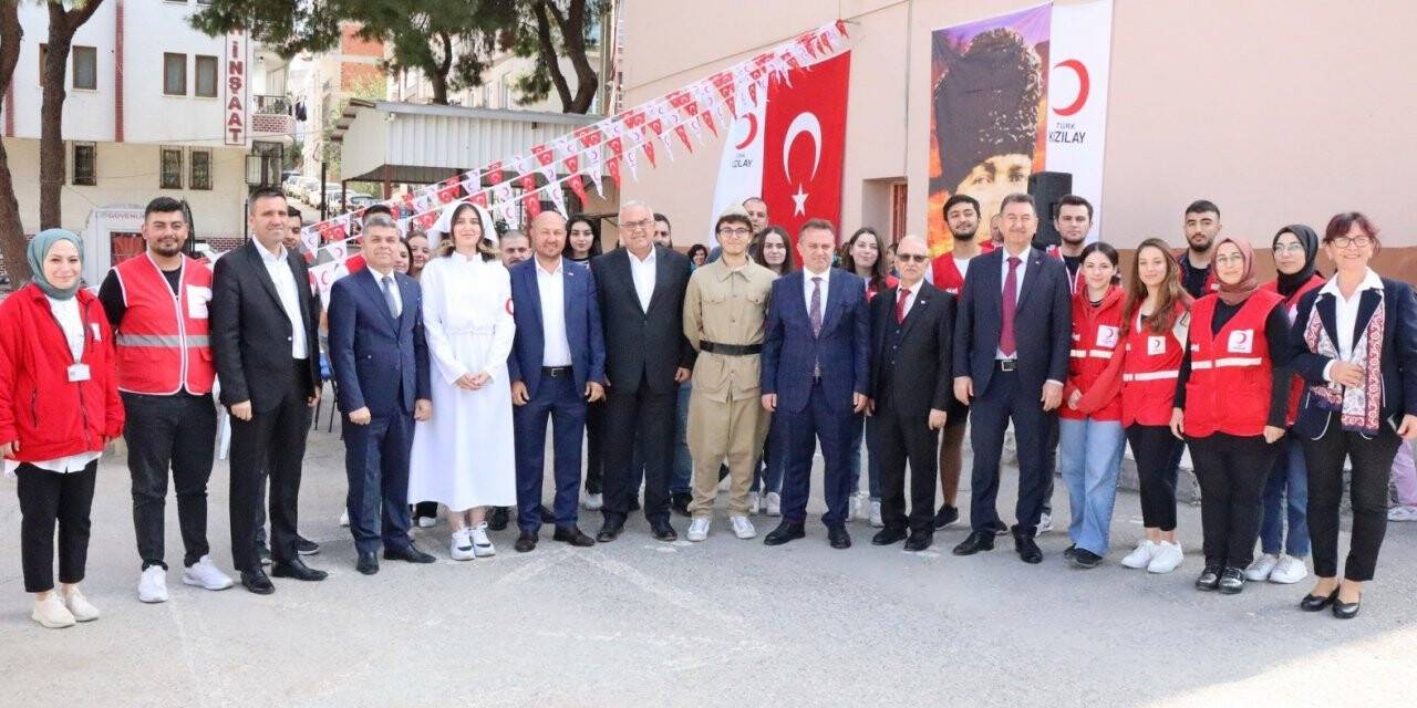 Türk Kızılay’dan Manisa’da İstiklal İlkokuluna kütüphane