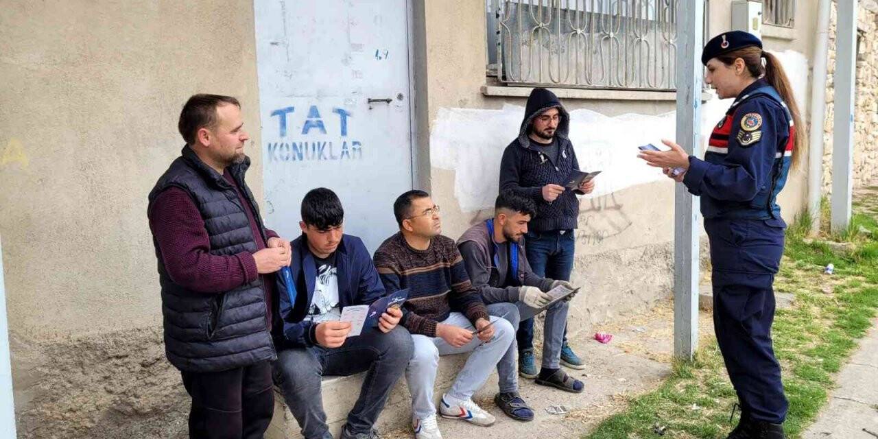 Jandarma kadına şiddete karşı bilgilendiriyor