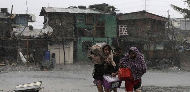 Tayfun yıktı geçti: En az 10 ölü