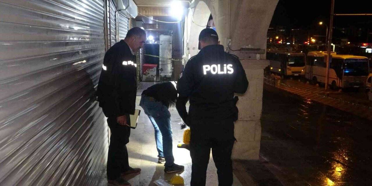 Laf atma kavgasında kan aktı: 3 yaralı