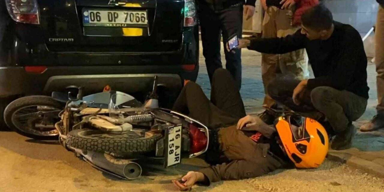 Kazada ölümden dönen sürücü, yardımcı olan genç ile özçekim yaptı