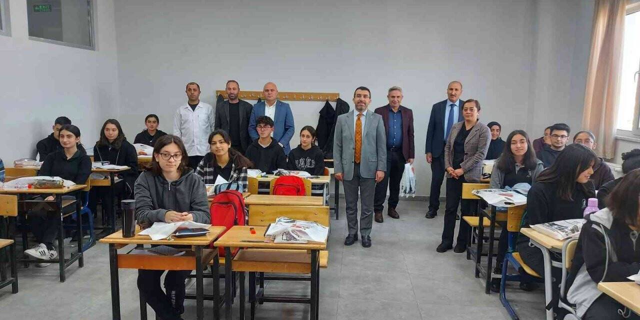 Ahmet Aslan’dan 6 yılda 40 bin öğrenciye ücretsiz kaynak desteği