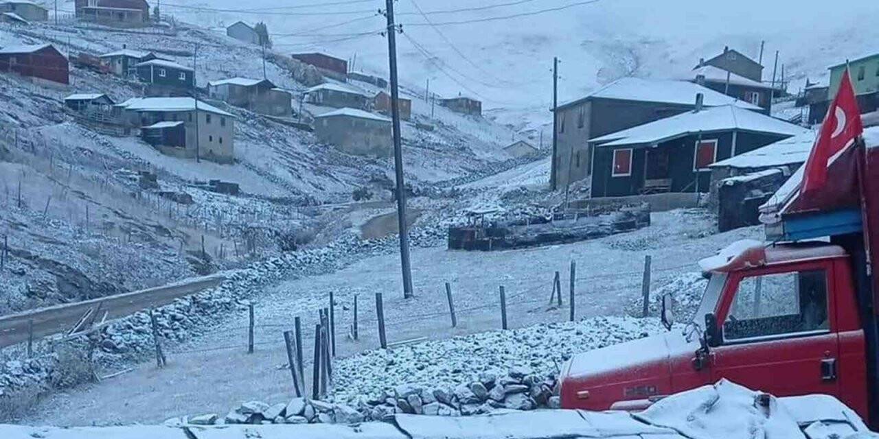 Trabzon’un yaylaları beyaz örtüyle kaplandı