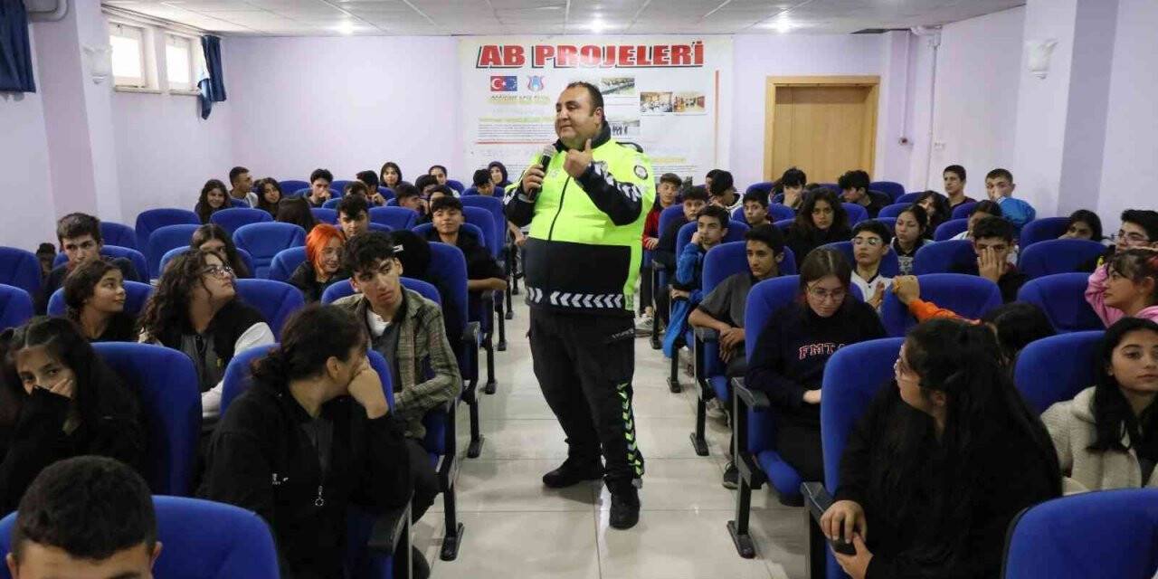 Aksaray emniyeti 18 okulda bin 747 öğrenciye temel trafik eğitimi verdi
