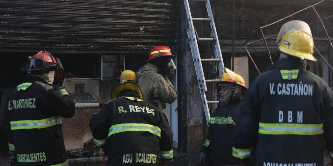 Meksika’da trenle çarpışan akaryakıt tankeri patladı