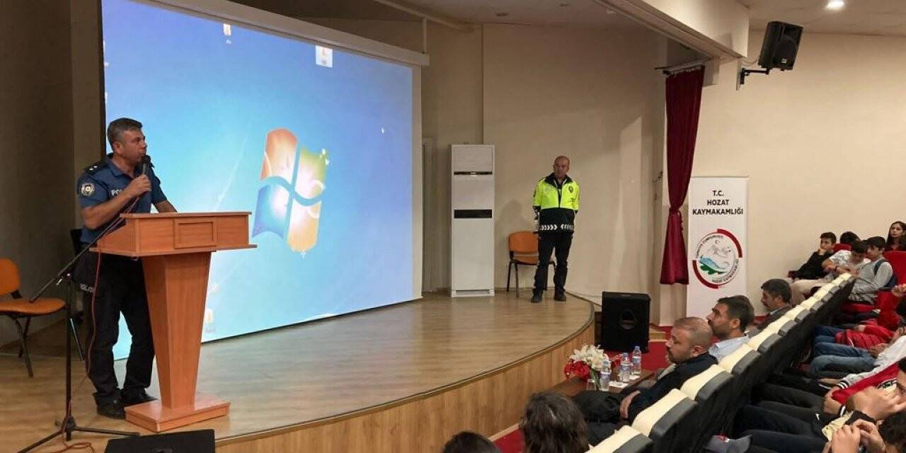 Tunceli’de öğretmen ve öğrencilere ’siber zorbalık’ eğitimi