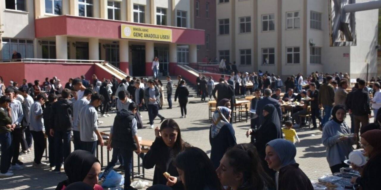 Öğrenciler, akranları için yardım etkinliği düzenledi