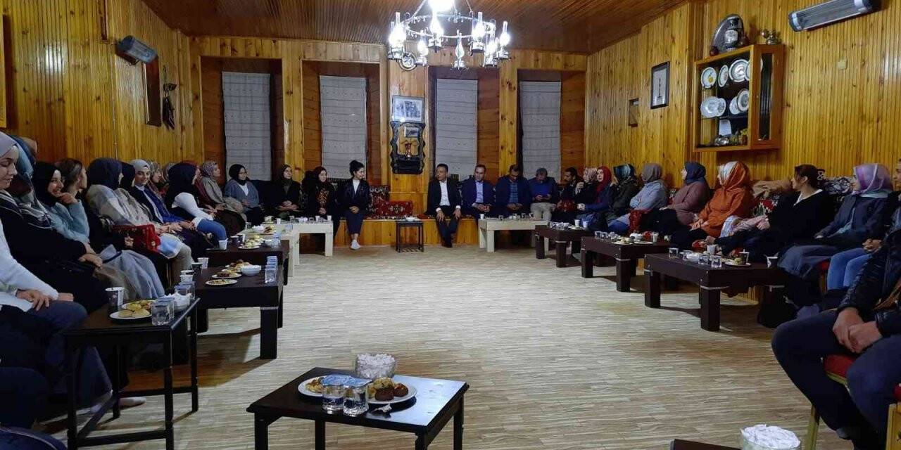 Bayburt’ta yeni atanan öğretmenlerle akşam sohbeti