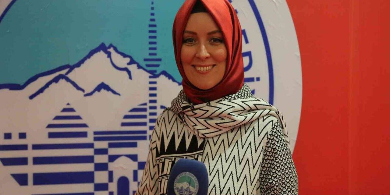 Yazarlardan kitap fuarına övgü: “En iyi fuarlardan bir tanesi”