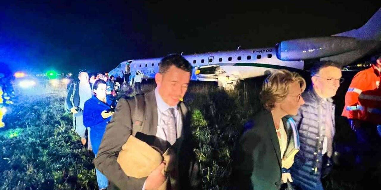 Fransız Bakan Cayeux’ün bulunduğu uçak fırtınaya yakalandı