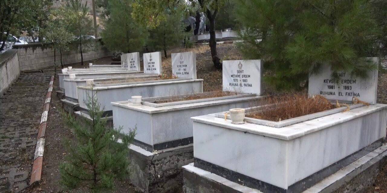 Siirt’te PKK’lı teröristlerin katlettiği 13’ü çocuk 22 vatandaş törenle anıldı