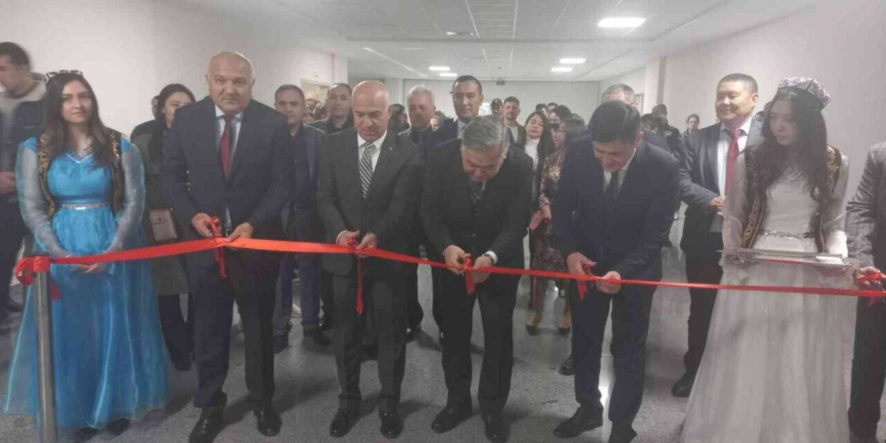 Yazar Nazar Eşenkul’un ’60’ıncı Yılın Hikayelerinden’ kitabı tanıtıldı