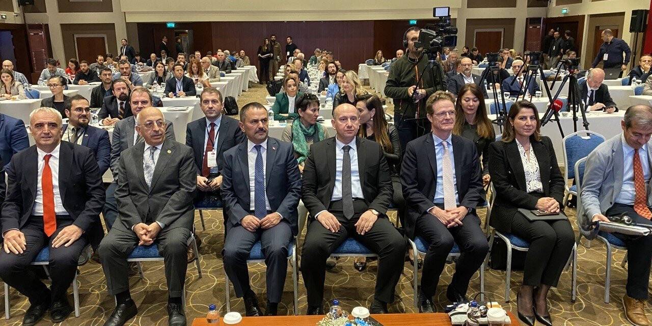 Çanakkale’de "Yenilenebilir Enerji Yatırımlarının İstihdama Etkisi Çalıştayı" gerçekleştirildi