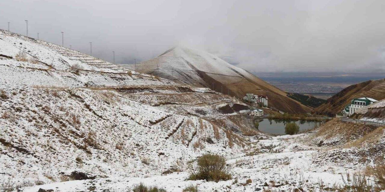 Palandöken Dağı’nın zirvesi yeniden beyaza büründü