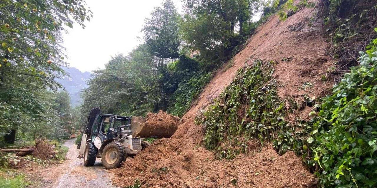 Şiddetli sağanak yağış Rize’yi olumsuz etkiledi