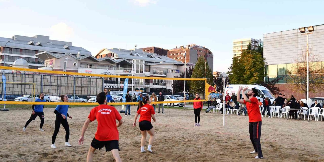 Plaj voleybolunda şampiyon “Zeplin” takımı oldu