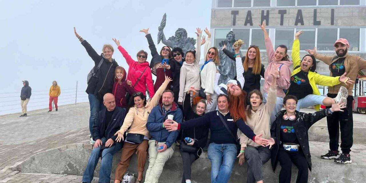 Kemer’de, amatör tiyatrocular zirveye çıktı