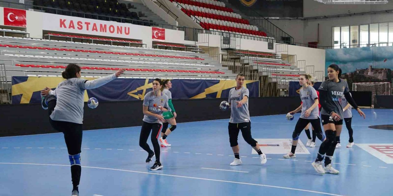 EHF Şampiyonlar Ligi’nde ilk galibiyetini alan Kastamonu Belediyediyespor, Esbjerg maçı hazırlıklarını sürdürüyor