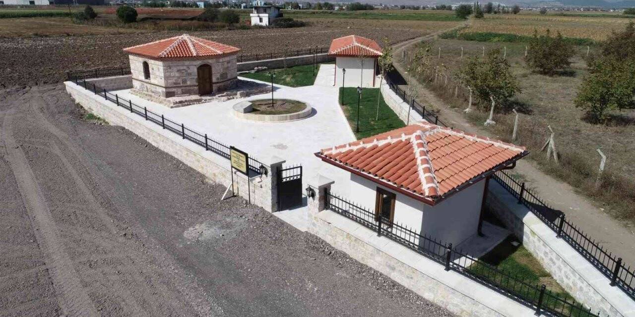 Fatih Sultan Mehmet’in halası Fatma Sultan’a ait türbe, restorasyon sonrası ziyarete açıldı