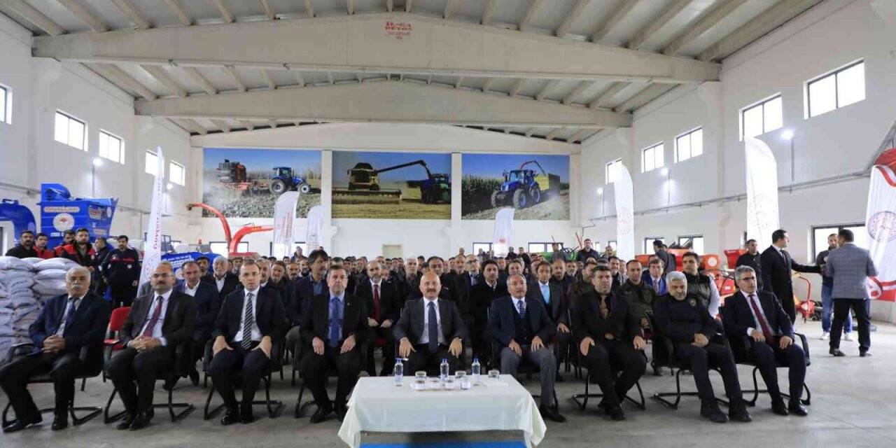 Ağrı’da çiftçilere hibe ile tohum dağıtımı yapıldı