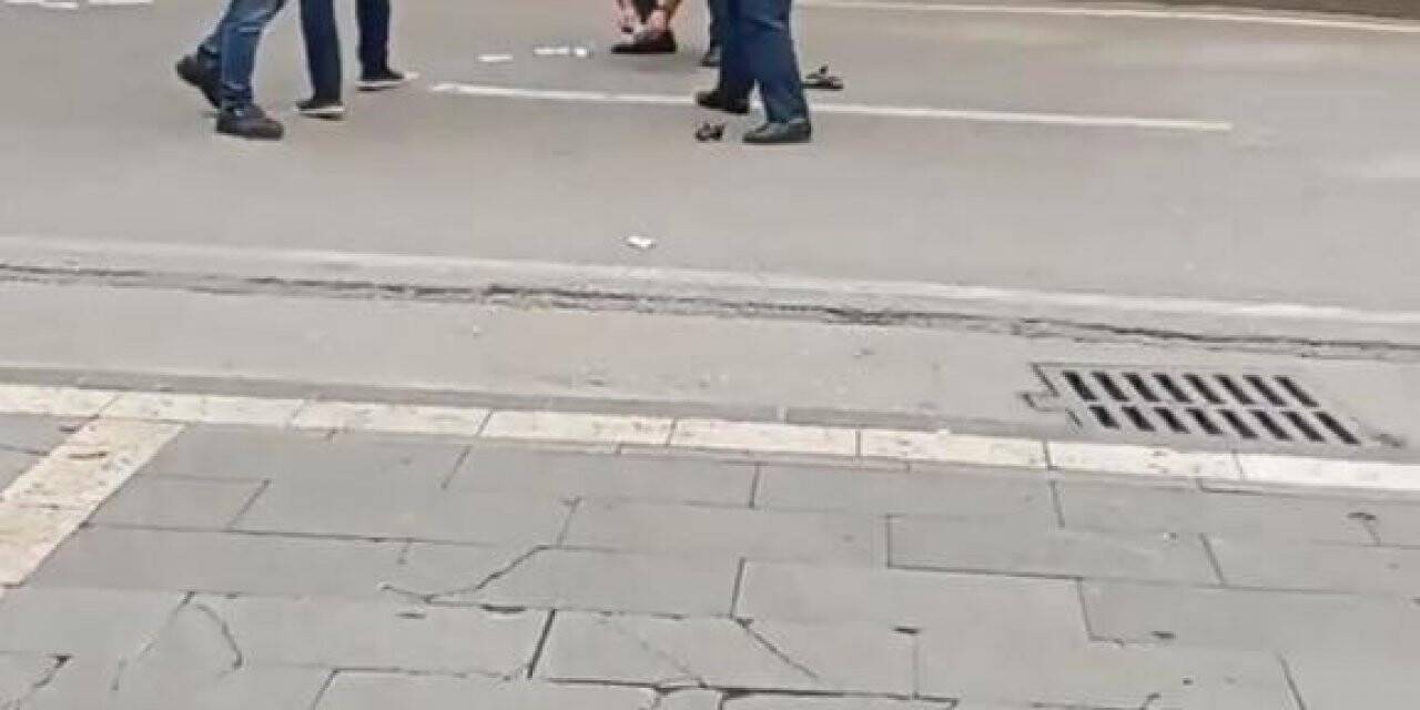 Para çalıp kaçan zanlıyı vatandaşlar yakaladı