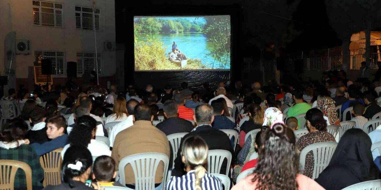 Adanalıoğlu’nda açık havada film keyfi