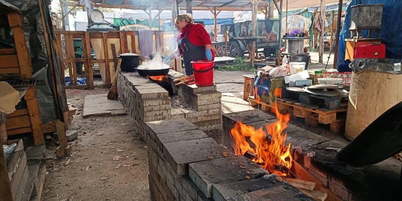 Ukrayna’da elektrik kesintisi nedeniyle aşevi kuruldu