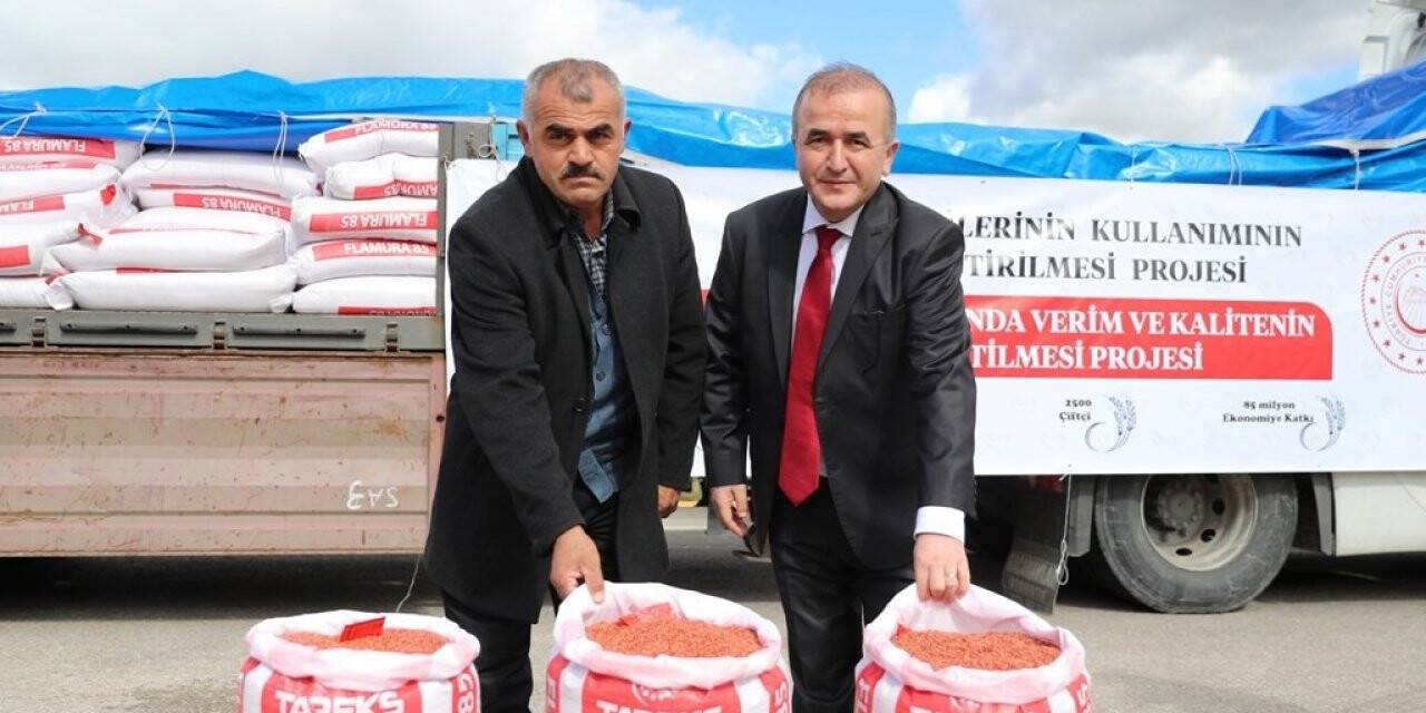 Tokat’ta 2 bin 500 çiftçiye buğday tohumu dağıtıldı