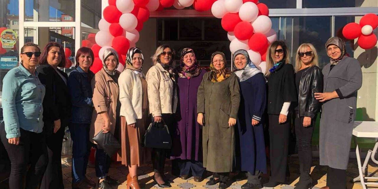 Demirtaş’tan hayır çarşısına destek