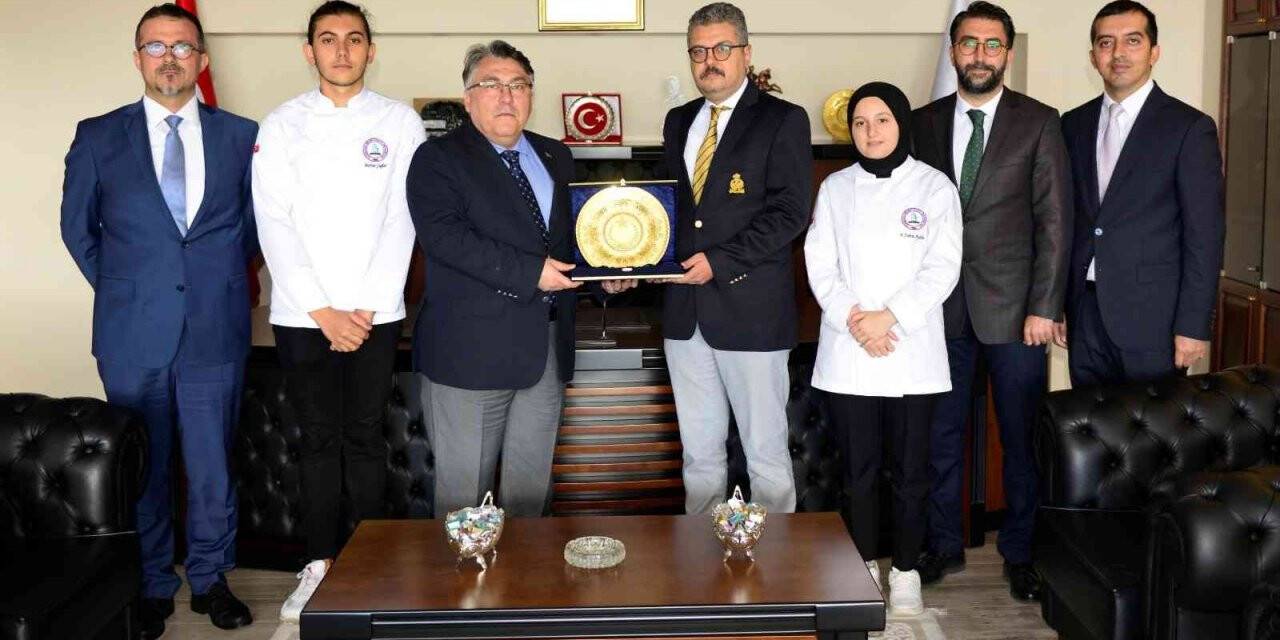 Yarışma birincisi Aşçılık Programı öğrencilerinden Özölçer’e ziyaret