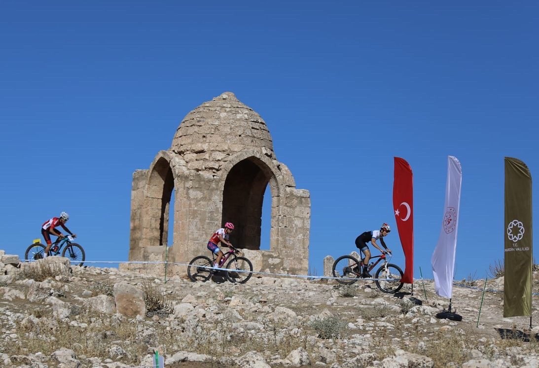 Mardin’de bisikletçiler, Dara Antik Kenti’nde pedal çevirdi