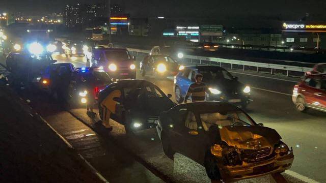 Anadolu Otoyolu'nda zincirleme trafik kazası ulaşımı aksattı