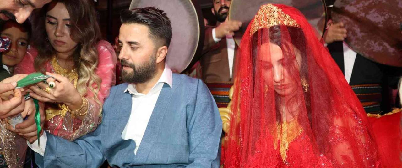 Gelin ve damada 3 milyon 650 bin TL’lik takı takıldı