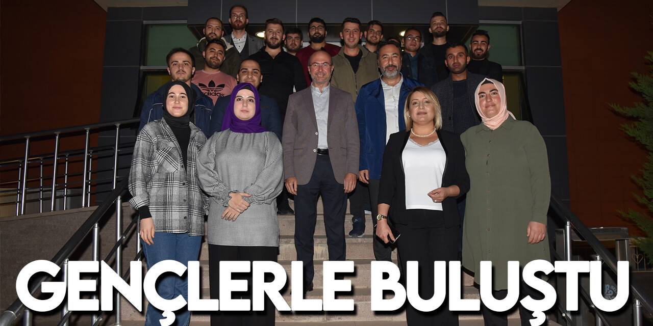 Başkan Pekyatırmacı Sancak Mahallesi'ndeki gençlerle buluştu