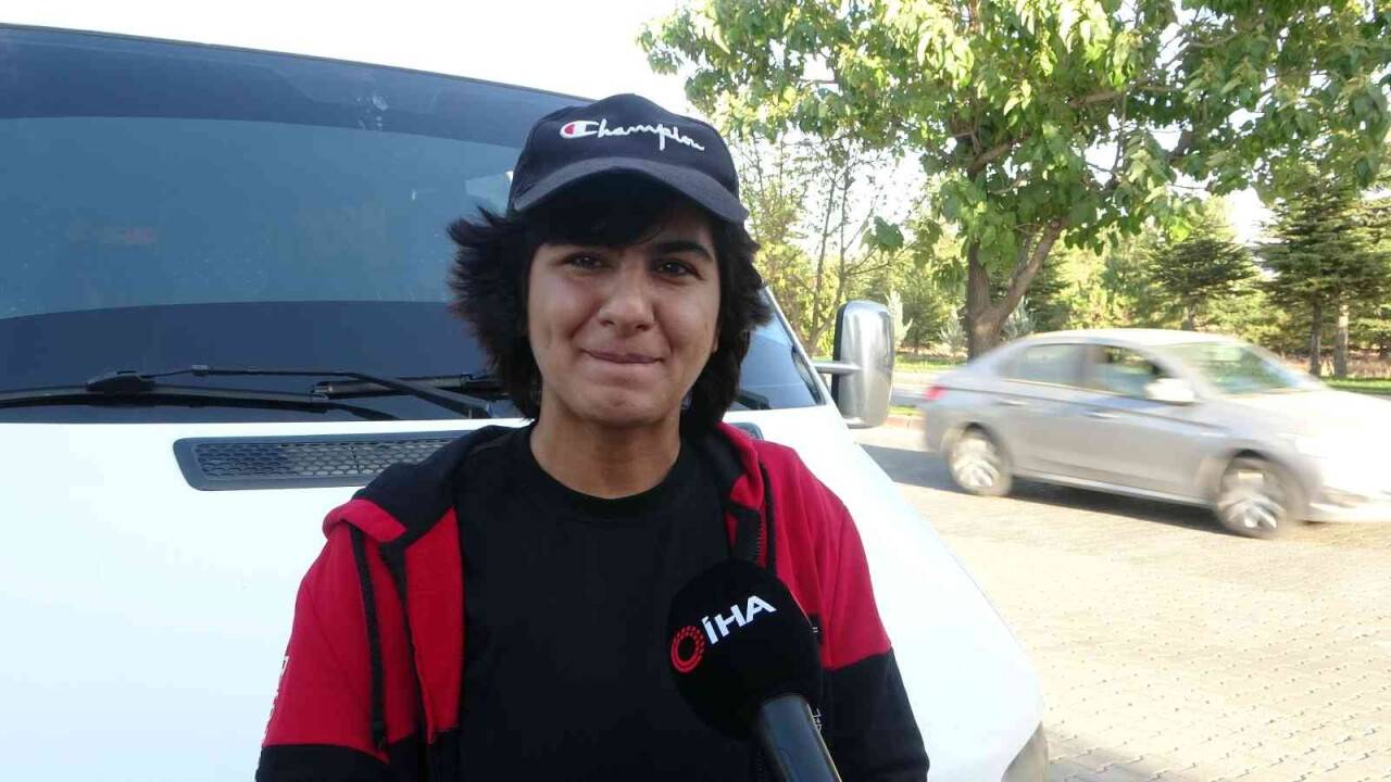 Malatyalı ’Şoför Nebahat’ erkeklere taş çıkartıyor