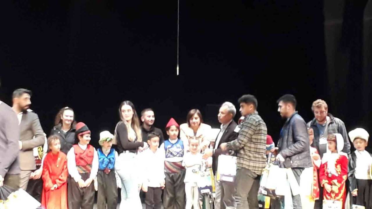 Eğirdirli minik tiyatrocular Akdeniz bölge birincisi oldu