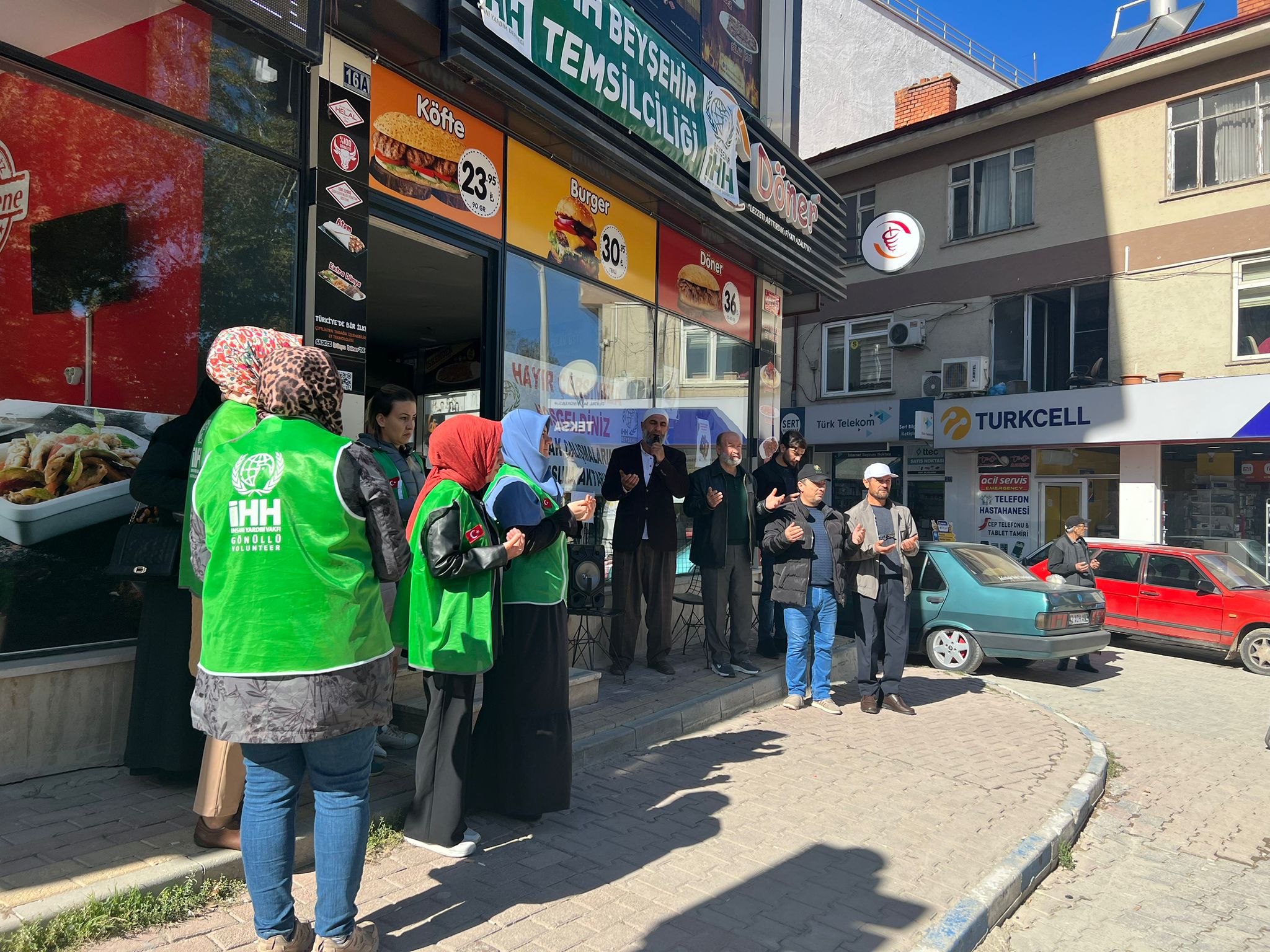 Beyşehir'de hayır çarşısı açıldı
