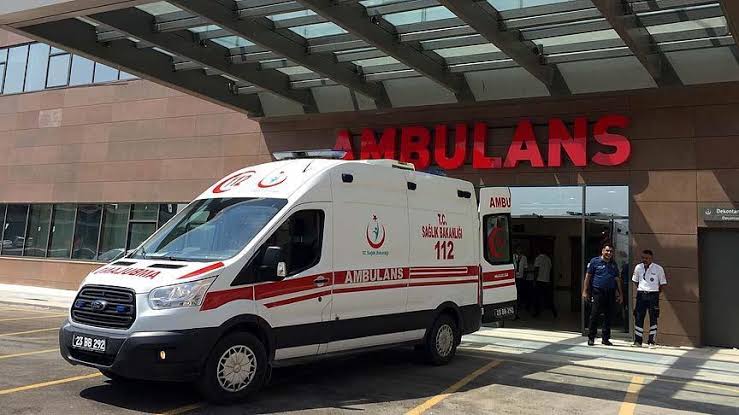 Ambulansa yol vermeyen sürücüye 819 lira ceza kesildi