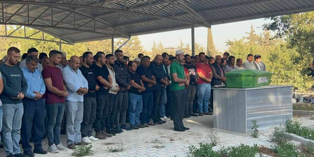 Hatayspor maçına giderken, kaza yapan sürücü ve yeğeni toprağa verildi