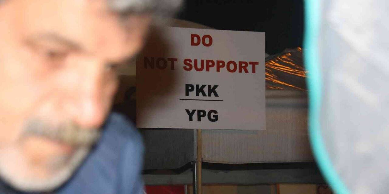 Çaresiz baba evladının götürüldüğü kapıda gece çadır kurarak bekliyor